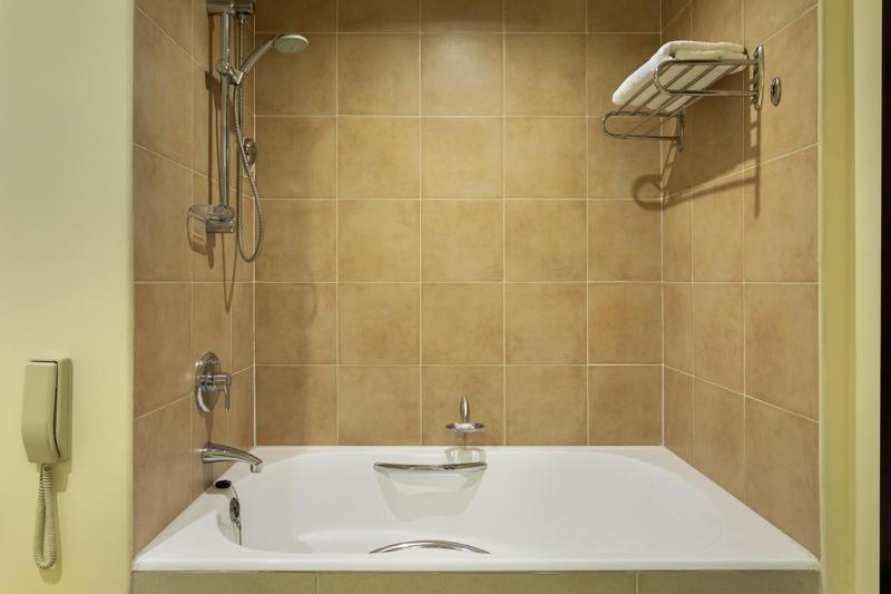 Deluxe Double or Twin Room image 3