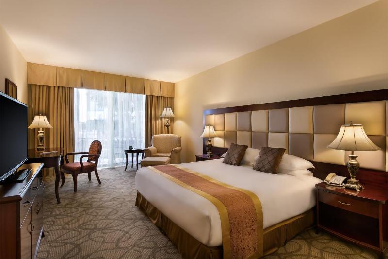 Deluxe Double or Twin Room image 1
