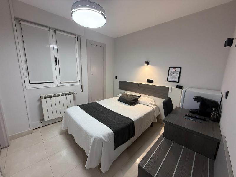 Single Room image 3