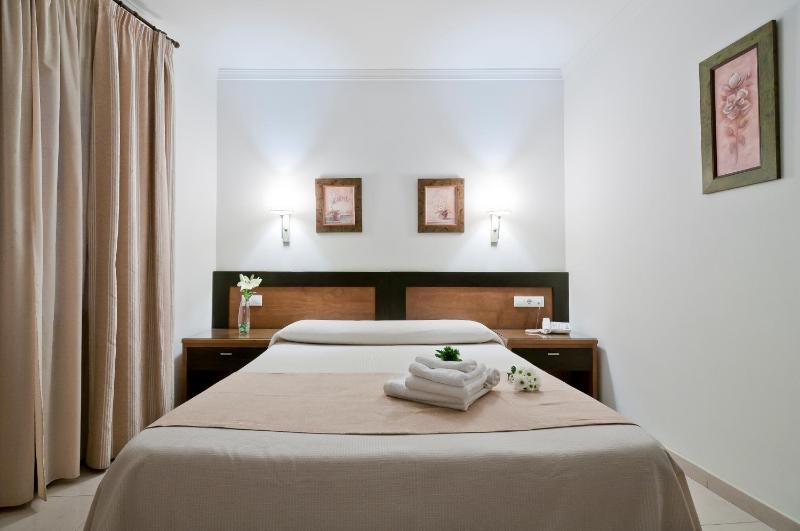 Double Room image 4