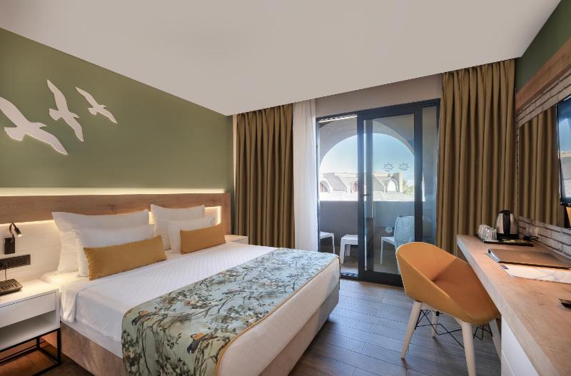 Standard Double or Twin Room image 1
