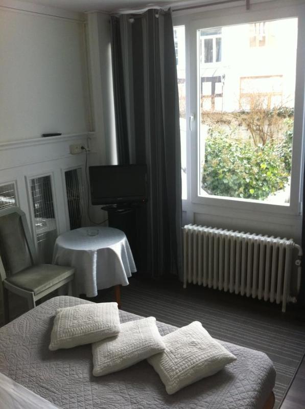 Standard Single Room with Shower image 4