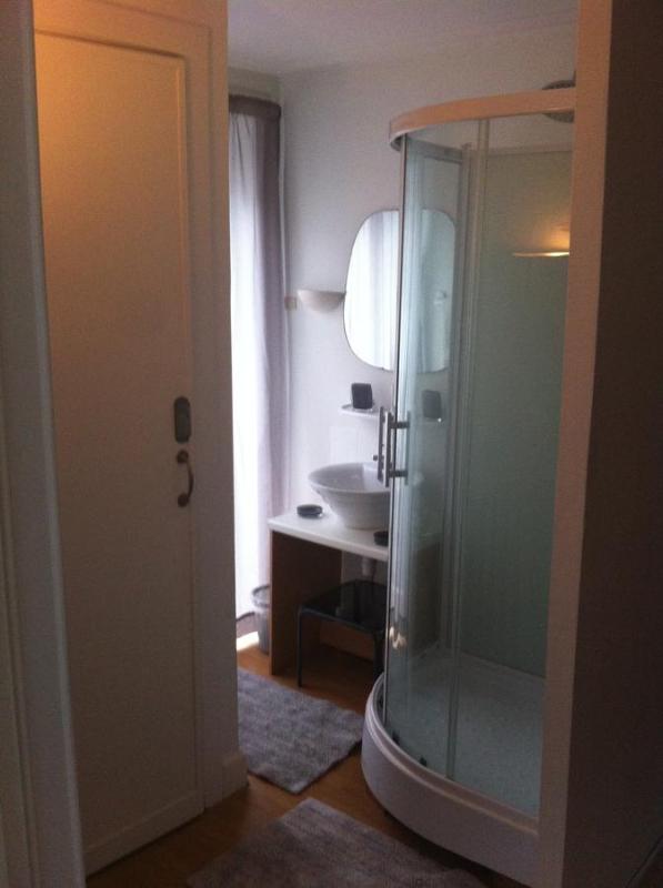 Standard Single Room with Shower image 3