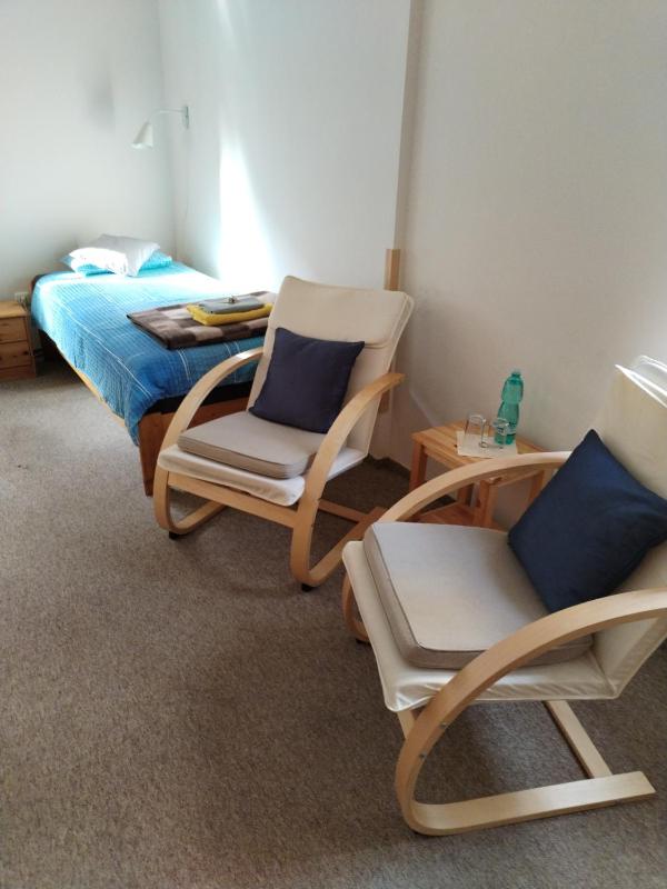 Twin Room image 3