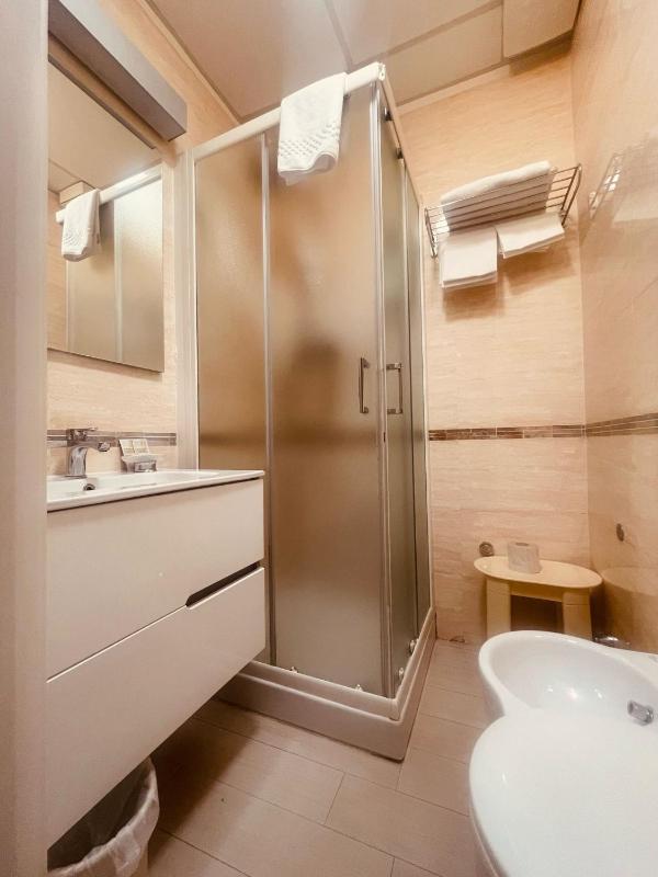Standard Single Room image 2
