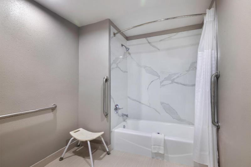 King Room - Disability Access - Non-Smoking image 4