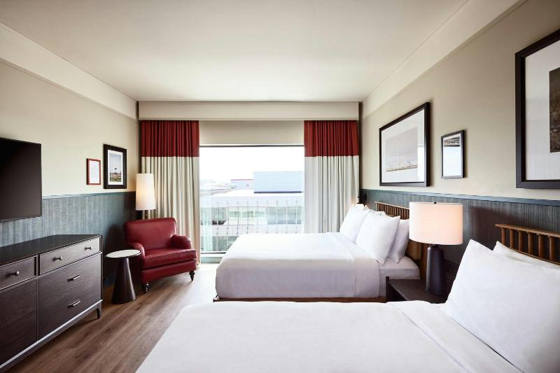 Deluxe Queen Room with Two Queen Beds and View image 4