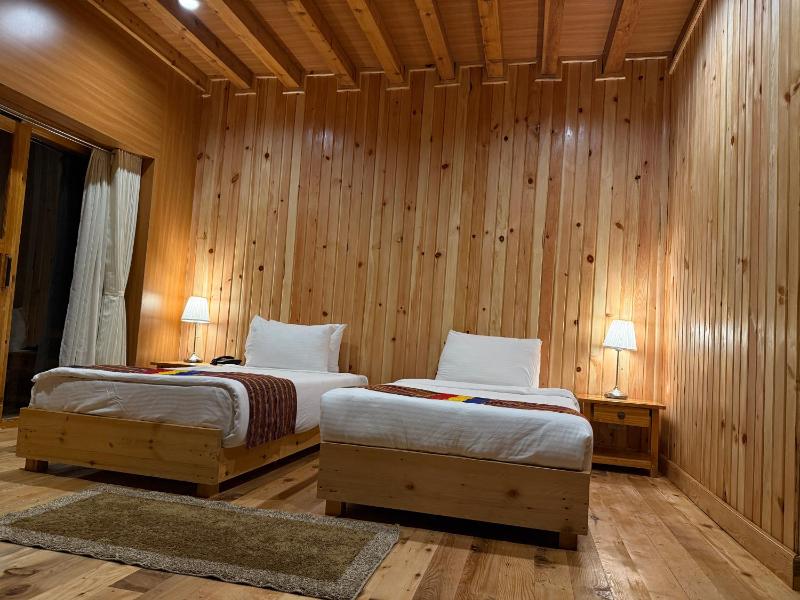 Standard Twin Room image 2