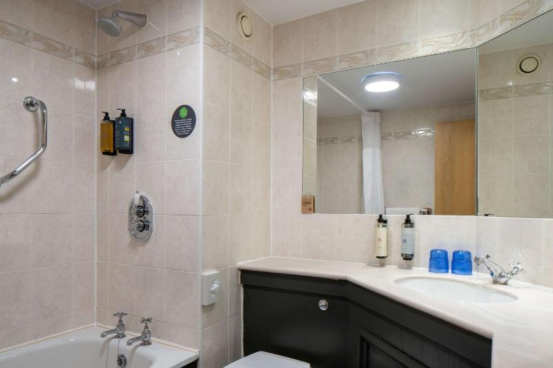 Standard Twin Room image 1