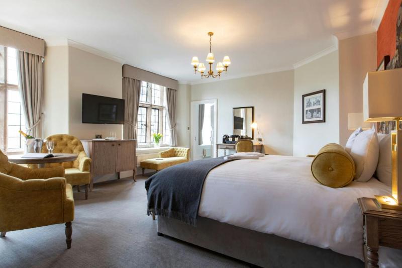 Grand Deluxe Larger King Room with Garden View image 1
