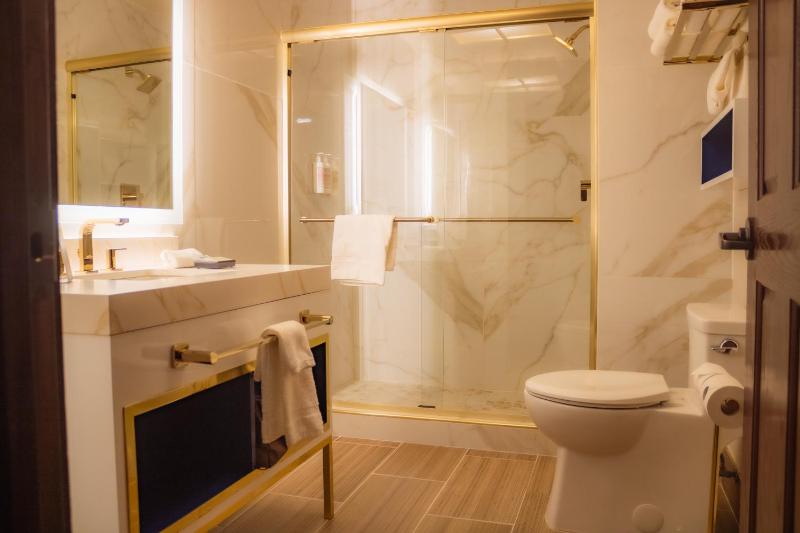 Superior Queen Room image 3