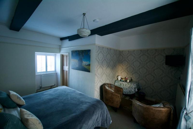 Double or Twin Room image 3