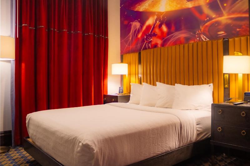 Queen Room image 3