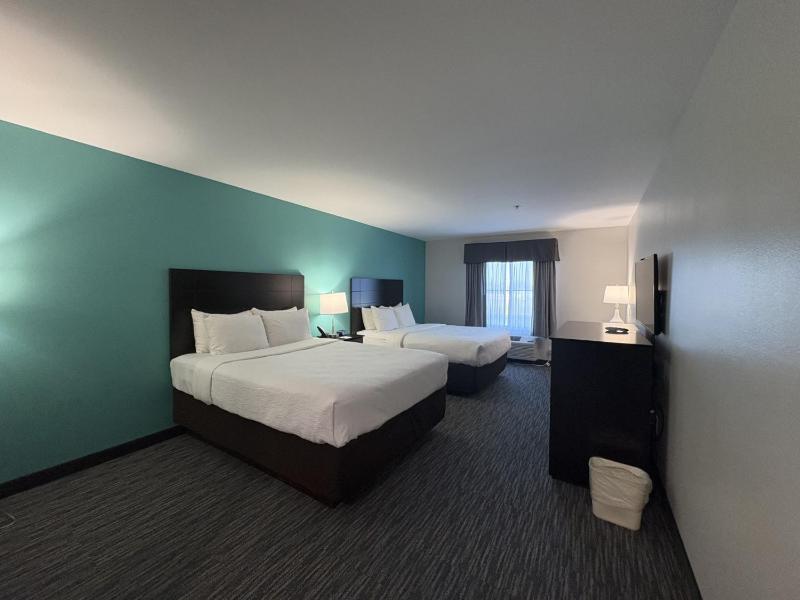 Queen Room with Two Queen Beds - Non-Smoking image 2