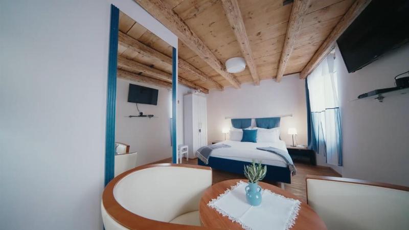 Superior Double Room image 1