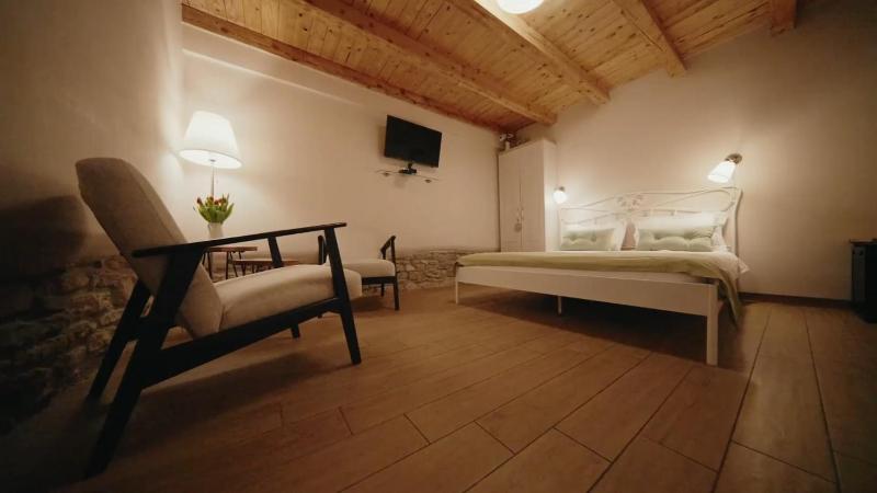 Standard Double Room image 4