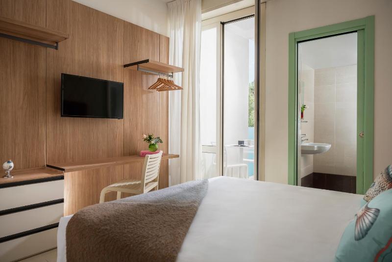 Double or Twin Room image 4