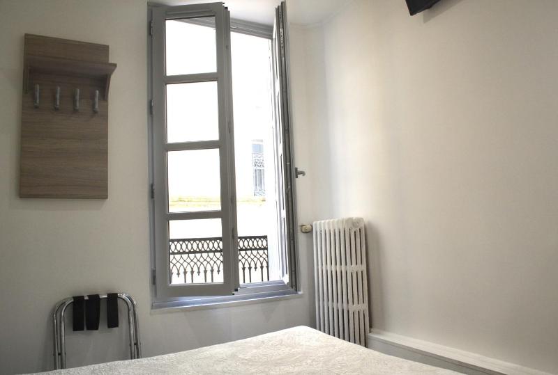 Economy Double Room with Shared Toilet image 1