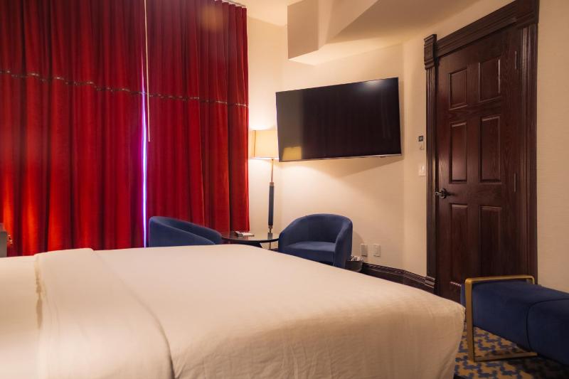 King Suite image 2