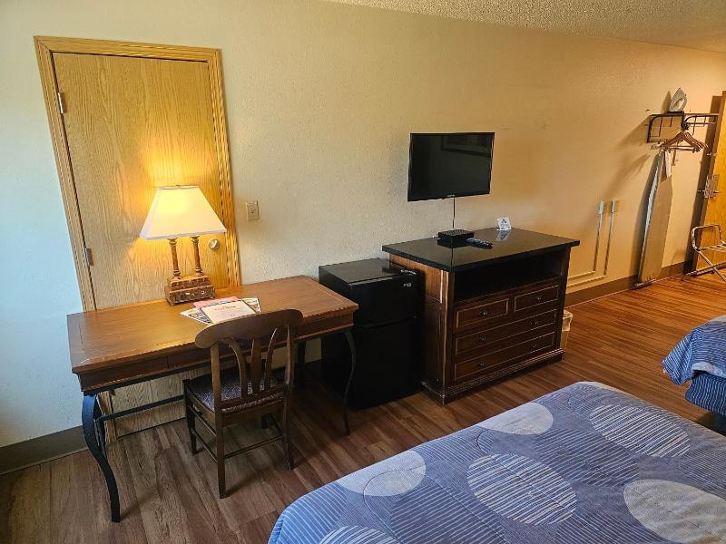 Family Room image 4