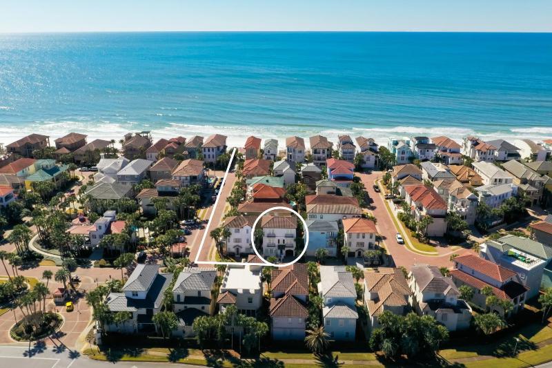 Private Pool - Community Beach - Gated Community - image 31
