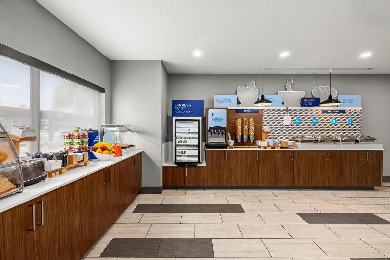 Holiday Inn Express And Suites Phoenix West Tolleson By IHG - image 11