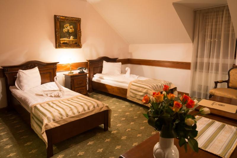 Double or Twin Room image 3