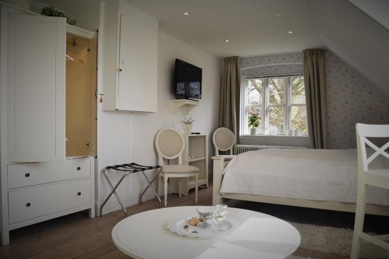 Large Double Room image 2