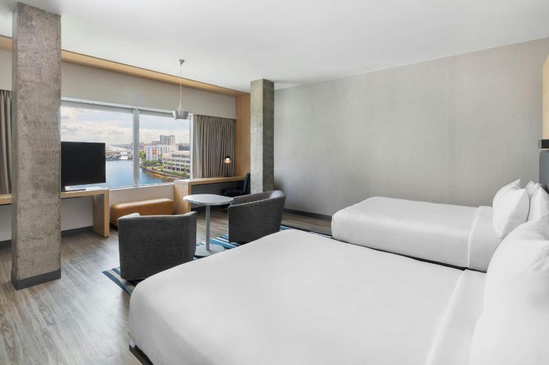 Guest room, 2 Queen, River view image 2