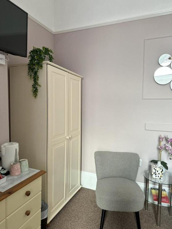 Deluxe Twin Room image 1