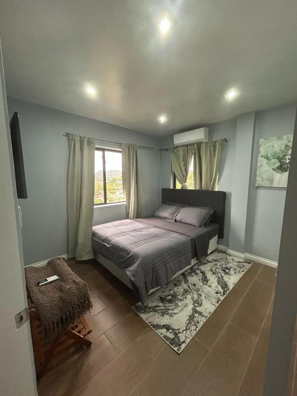 Serene Sunset Escape - Panoramic Ocean View Apartment - image 4