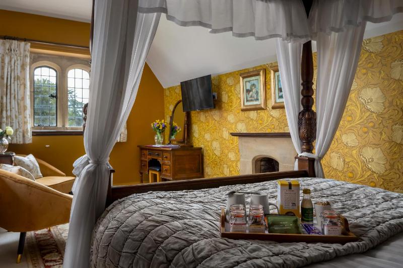 Standard Double Room image 3