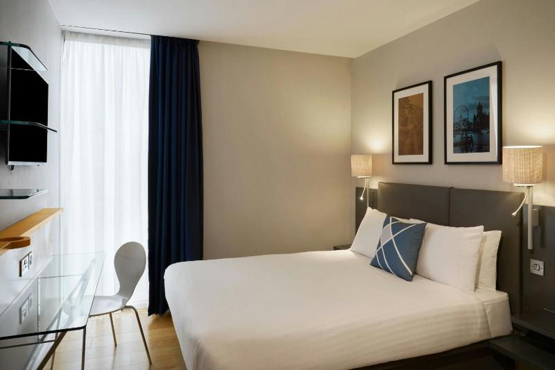 Efficient Double Room with City View image 1