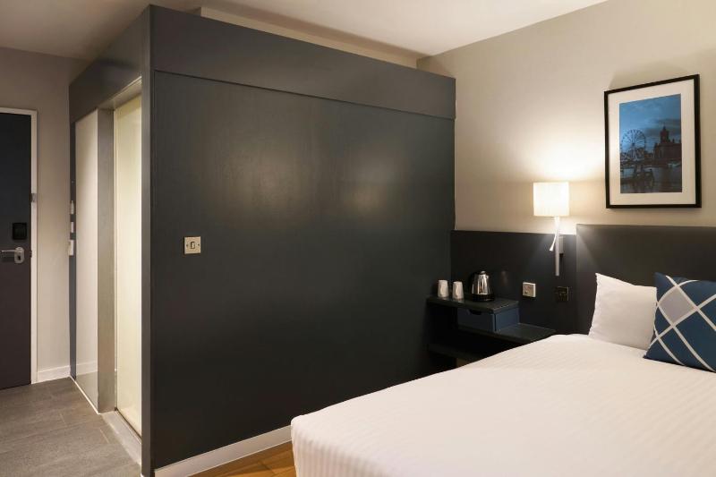 Double Room image 3