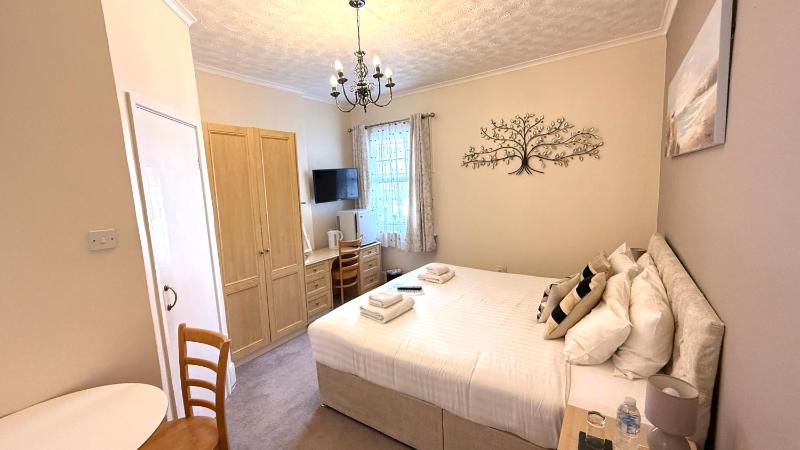 Queen Room image 1