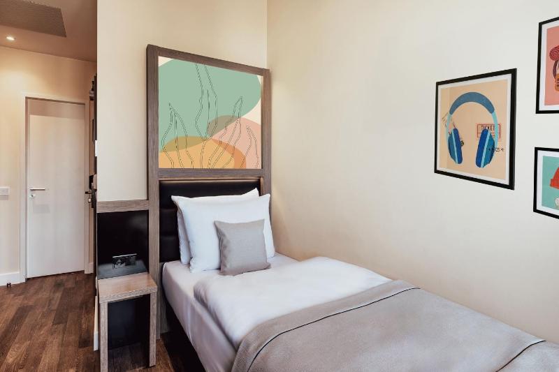 Standard Room image 2