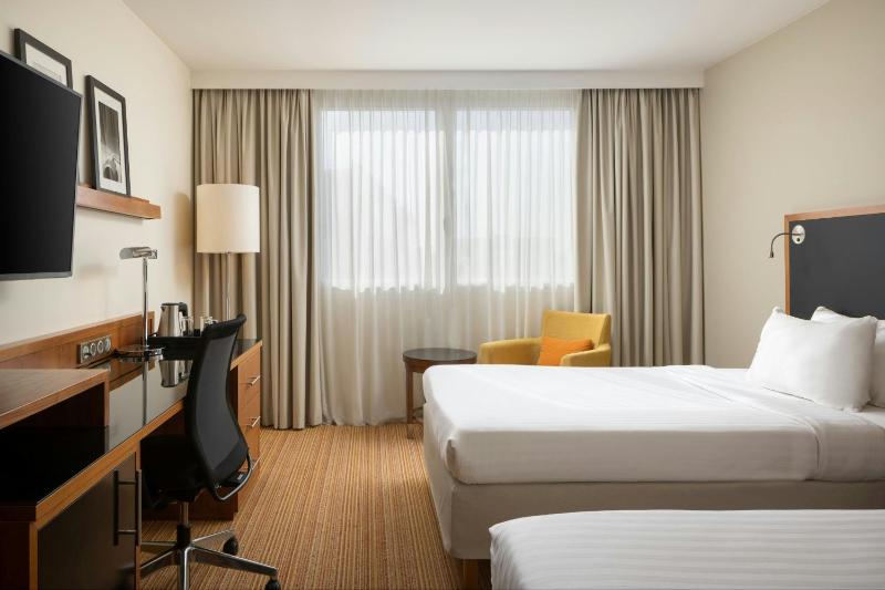 Deluxe Twin Room image 4