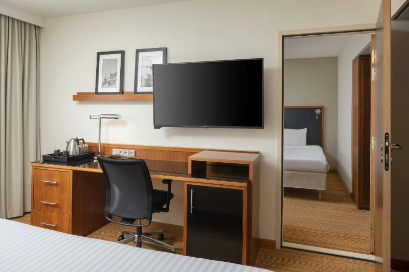 Family Connecting Rooms  image 4