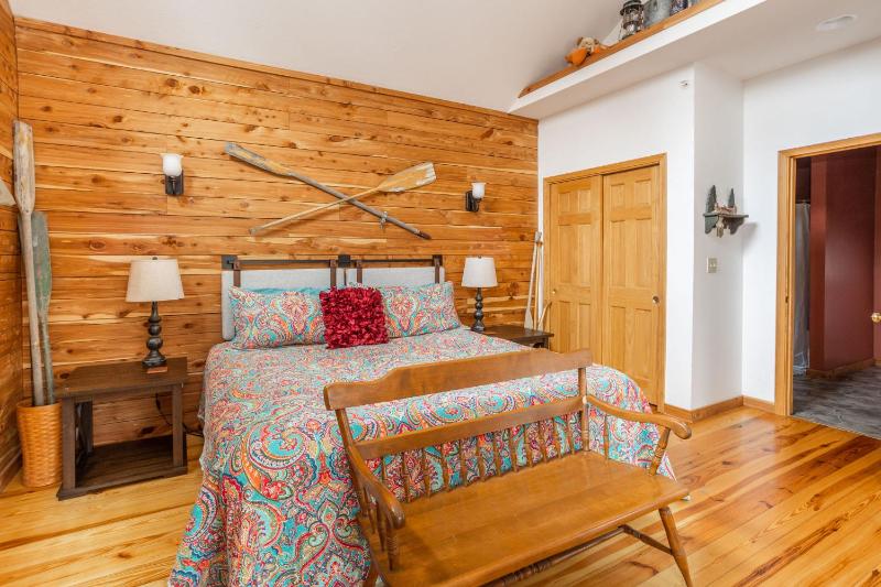 Deluxe King Suite image 2