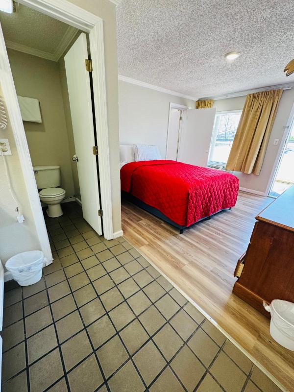 Deluxe Queen Room image 2