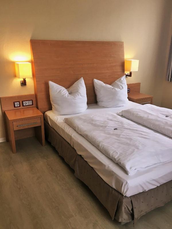 Deluxe Double Room with Shower image 3