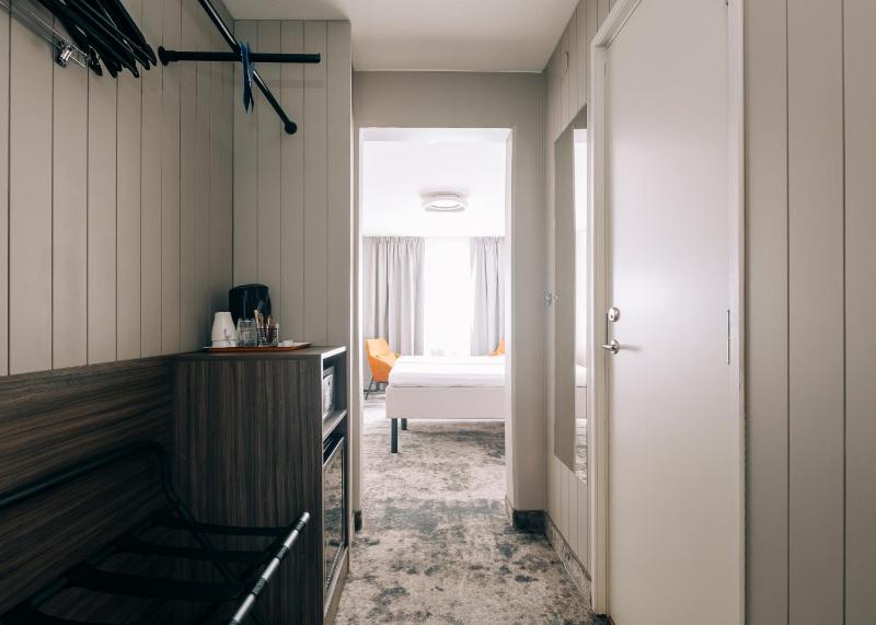 Standard Single Room image 3