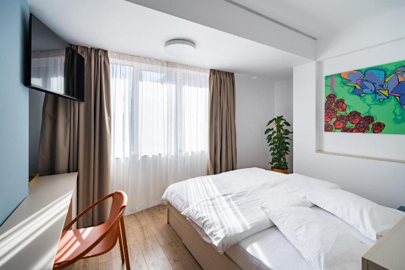 Double Room image 3
