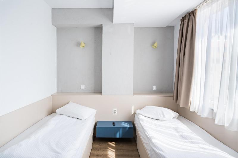 Twin Room image 1