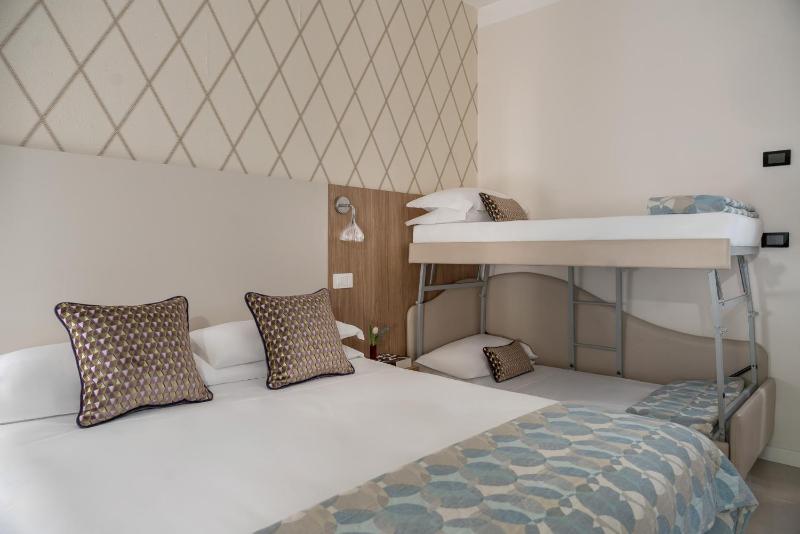 Quadruple Room image 1