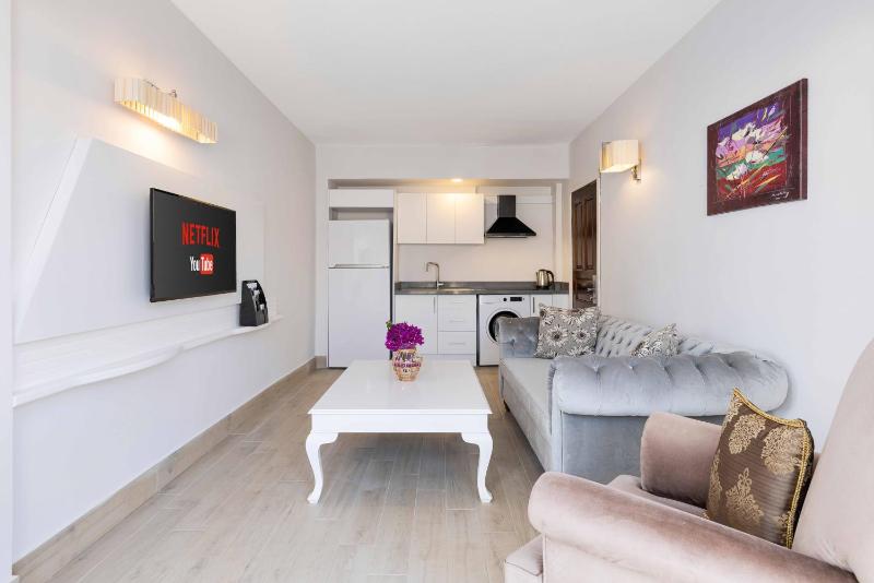 Family Two-Bedroom Apartment with View image 3