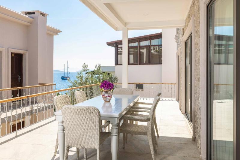 Family Two-Bedroom Apartment with View image 2