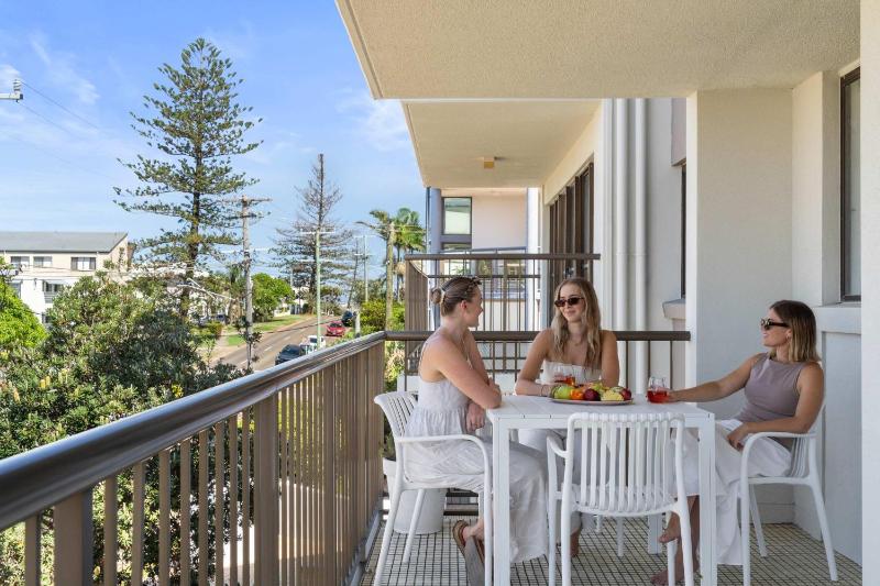 Oceanic Views at Kings Beach - 300m to the beach - image 27