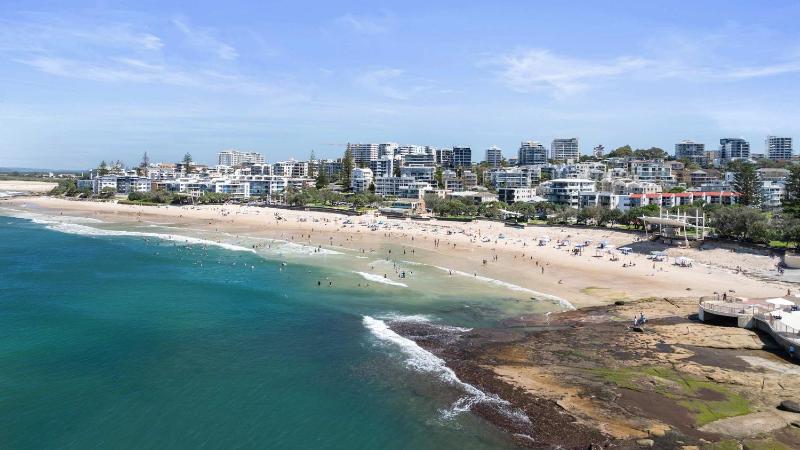 Oceanic Views at Kings Beach - 300m to the beach - image 23