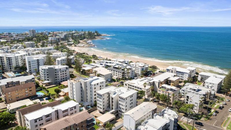 Oceanic Views at Kings Beach - 300m to the beach - image 11